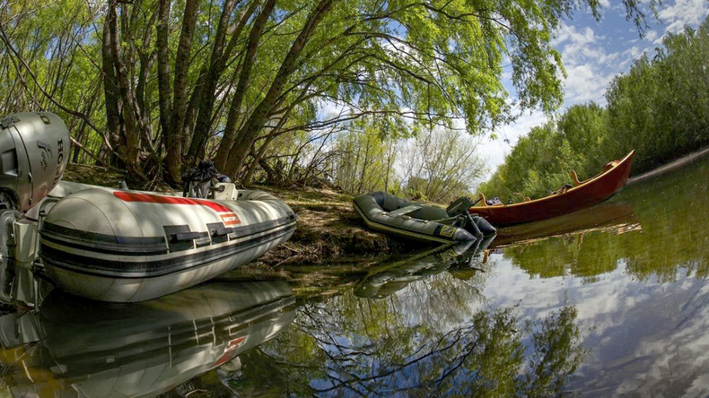 El hallazgo lo realizó un hombre de 50 años mientras navegaba el río Neuquén. | LMCipolletti.com El hallazgo lo realizó un hombre de 50 años mientras navegaba el río Neuquén.