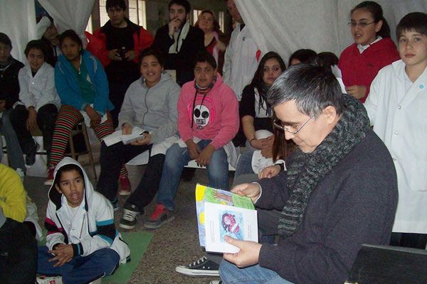 Escritores locales visitaron la Escuela 287 Fernández Oro