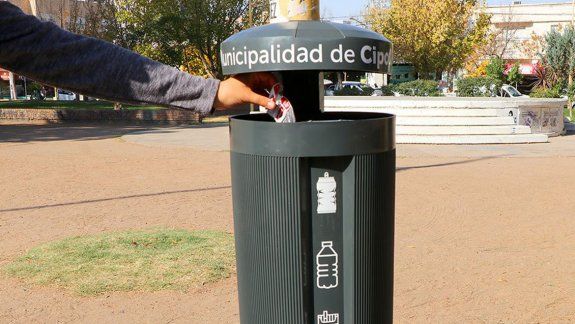 Instalarán cestos en las plazas para reciclar papeles