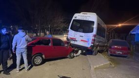 La fuerza del impacto inicial generó la seguidilla de choques.