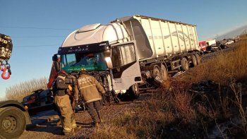 villa manzano: un joven murio tras chocar contra un camion 