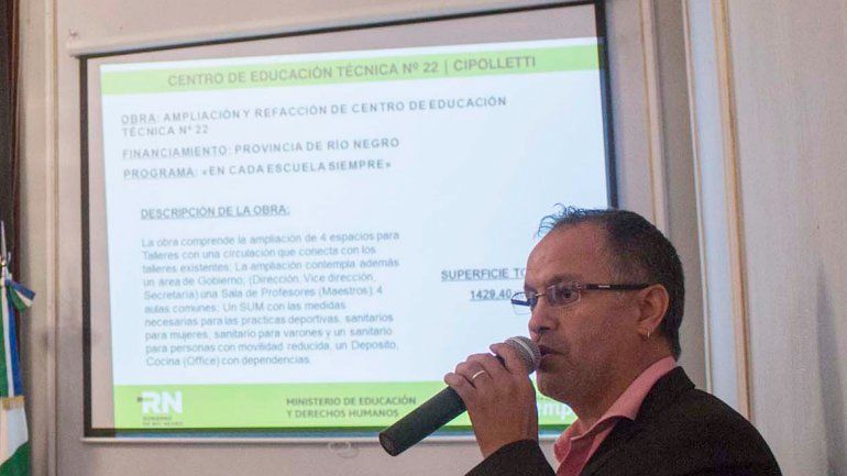 Carrizo detalló cómo se distribuirán los fondos para ampliar colegios.
