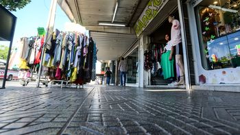 Los argentinos deciden entre pagar deudas o invertir el medio aguinaldo / Foto Archivo