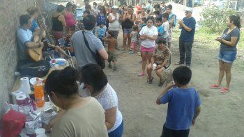 En la víspera de Navidad, se concretó una actividad solidaria y de celebración en el nuevo barrio 4 de Agosto.