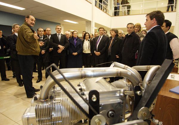 Autoridades nacionales y ecuatorianas visitaron las instalaciones de Invap