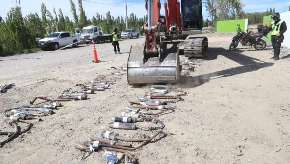 Como en Neuquén, los caños de escape ruidosos serán destruidos.