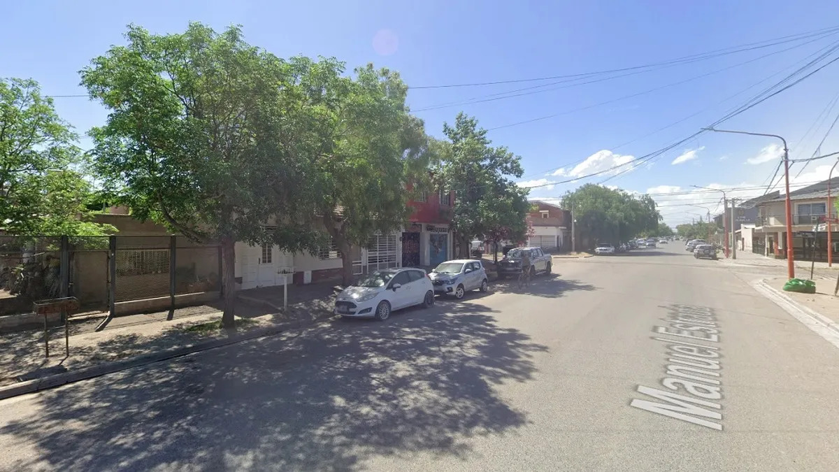 Las molotov las arrojaron en Manuel Estrada al 600, en barrio Brentana.