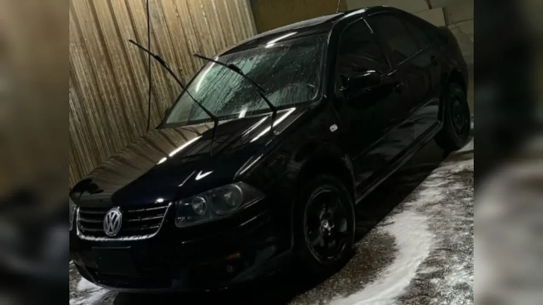 El auto que se llevaron los ladrones en Neuquén.