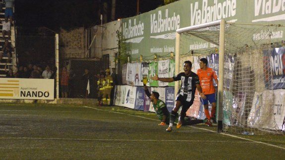 Cipo se tomó revancha en el clásico con Roca y es puntero