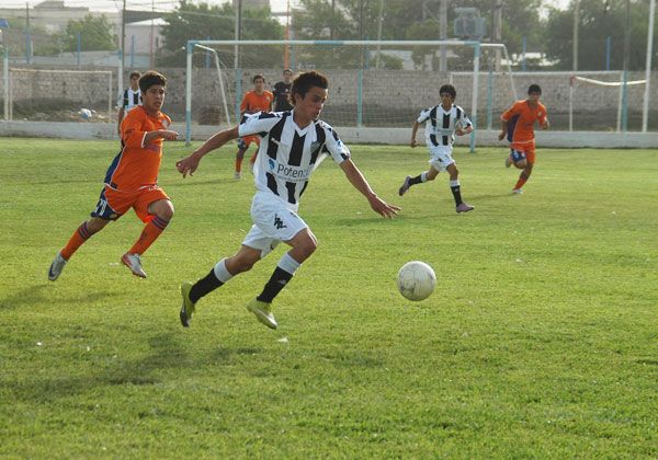 Deportivo Roca gana en todas