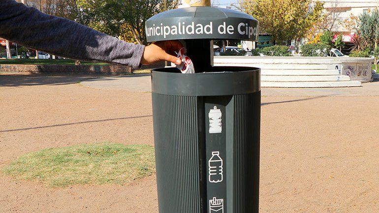 La Muni compró costosos cestos para plazas y la zona comercial