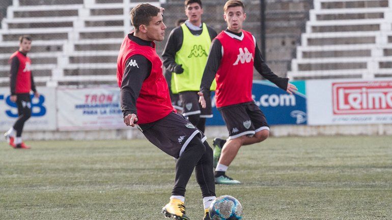 Comachi viene en levantada y es una fija por la derecha del equipo.