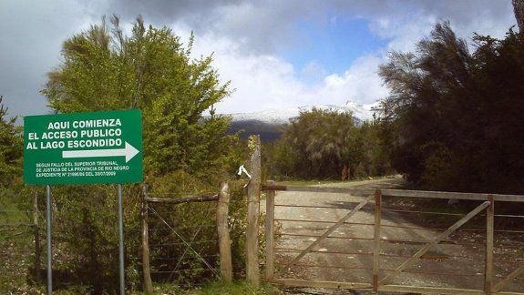 CTA y ATE se manifiestan en lago Escondido contra Joe Lewis