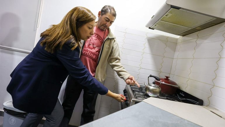 Carreras entregó terrenos e inauguró una obra de gas