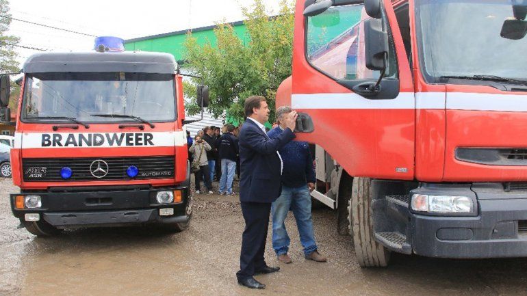 Weretilneck entregó vehículos a Bomberos de seis ciudades