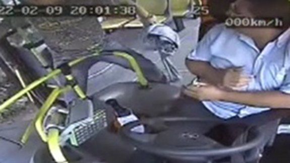 Agredieron con un martillo al chofer de un colectivo