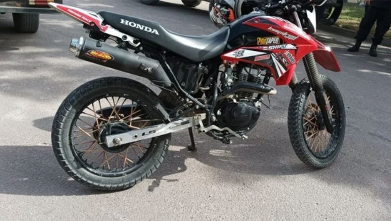 Tragedia en los festejos: un motociclista se ahorcó con una bandera