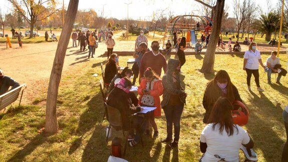 Cerca de mil cipoleños se vacunaron al aire libre