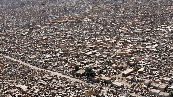 El argentino recorrió distintas regiones de Irak y aseguró que el cementerio de Wadi al-Salam fue la experiencia más impactante de todo el viaje.