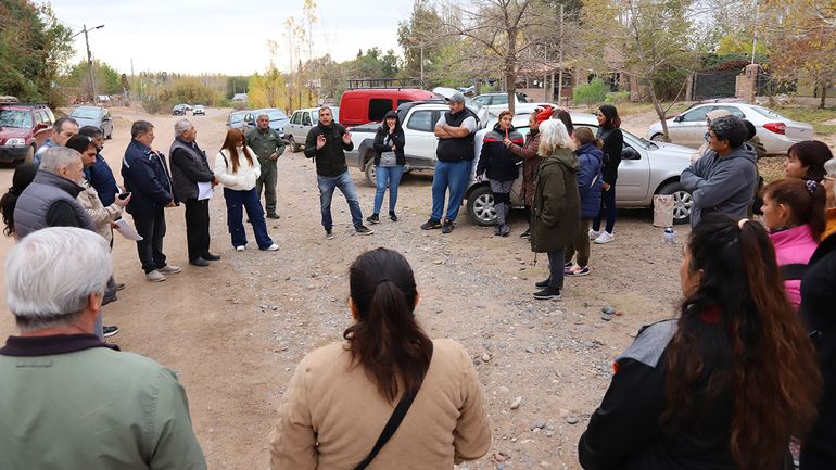 En mayo, los vecinos ya se habían reunido en territorio con el funcionario municipal para plantear la problemática. En mayo, los vecinos ya se habían reunido en territorio con el funcionario municipal para plantear la problemática.