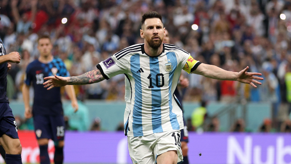 Así fue el penal a Julián Alvarez y el gol récord de Messi