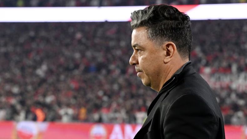 Con la cabeza en la Copa Libertadores, River visita a Lanús: hora, formaciones y TV