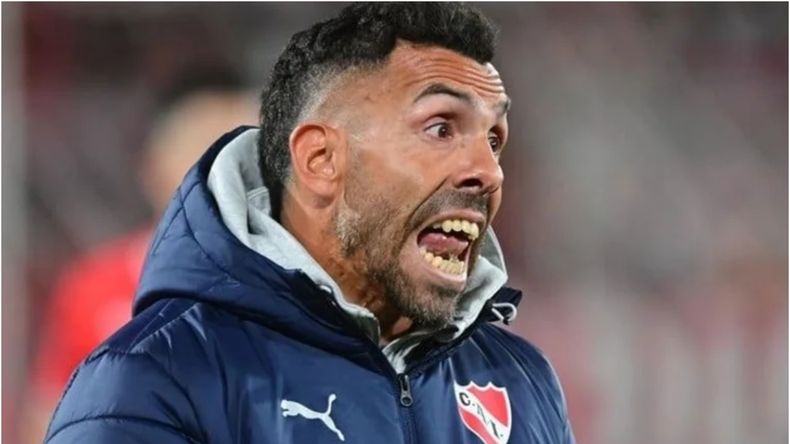 La fuerte decisión que tomó Carlos Tevez con dos jugadores de inferiores de Independiente