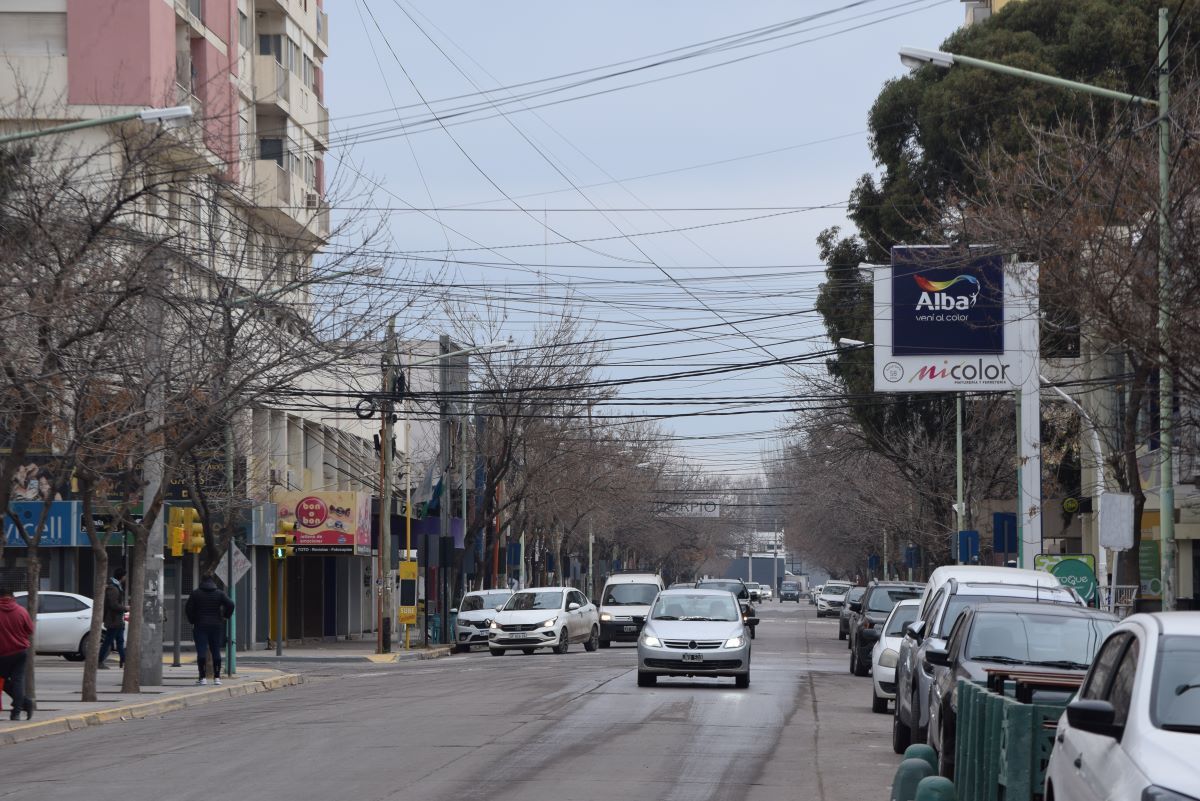 Quieren regular el cableado aéreo y llevarlo bajo tierra