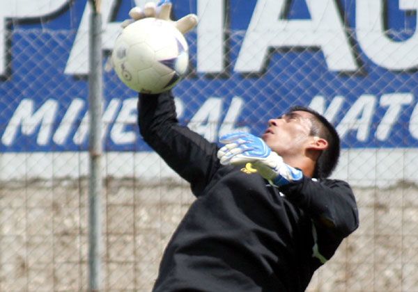 Bajo la lluvia volvió a la punta