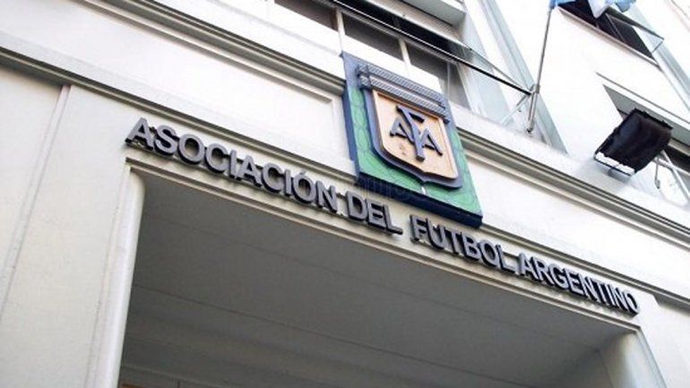 Cipolletti debía debutar el domingo 29 contra Villa Mitre.