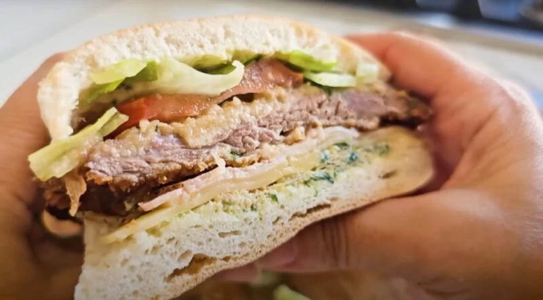 El menor intentó pasarle al preso la droga dentro de la milanesa.&nbsp;