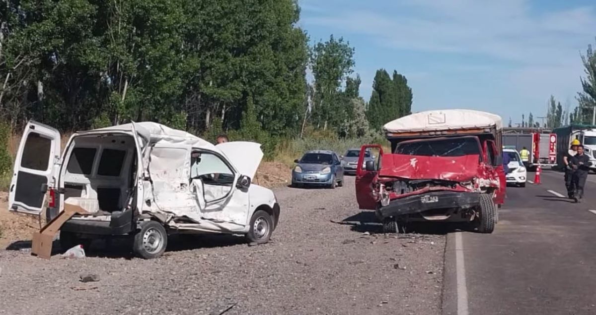 El violento accidente se produjo en la mañana de este jueves en la Ruta 22, entre Cervantes y Stefenelli. Cinco personas resultaron heridas.&nbsp;