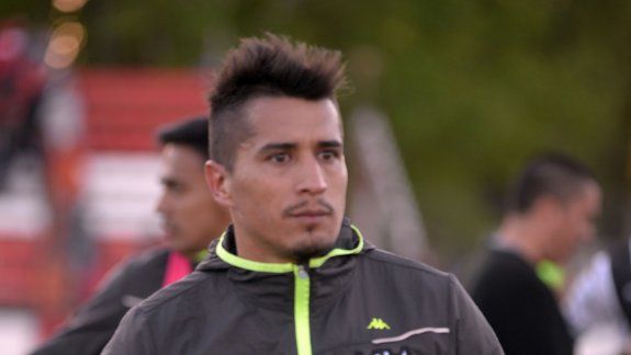 Carrasco se resbaló al salir del hielo y se cortó la pierna.