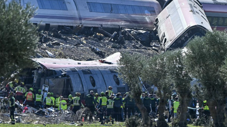El AVE de Renfe embistió por detrás a un tren Iryo que estaba detenido cerca de Urda, en Toledo. | LMCipolletti.com El AVE de Renfe embistió por detrás a un tren Iryo que estaba detenido cerca de Urda, en Toledo.