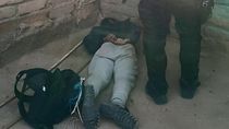 El ladrón fue atrapado cuando salía de una casa a la que entró a robar. Tenía pedido de captura dictado en Villa Regina. 