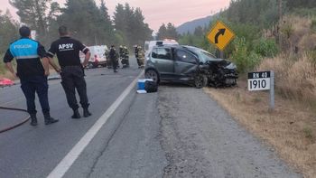 Uno de los vehículos involucrados en el trágico choque registrado a pocos kilómetros al sur de El Bolsón. | LMCipolletti.com Uno de los vehículos involucrados en el trágico choque registrado a pocos kilómetros al sur de El Bolsón.