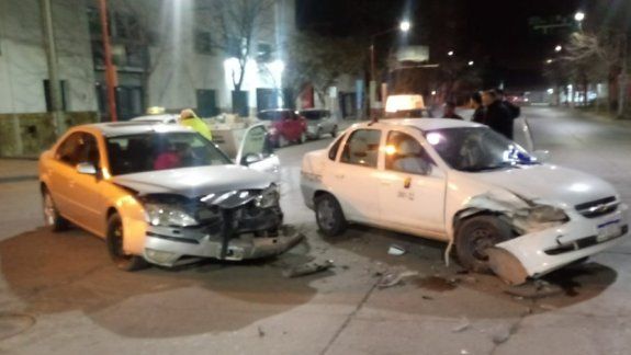 Chocaron en pleno centro y tuvieron que ser hospitalizados