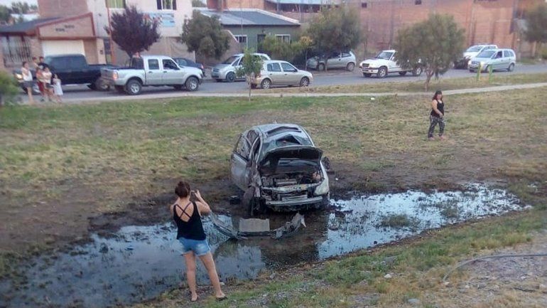 Una mujer está grave tras volcar en la Ruta 151