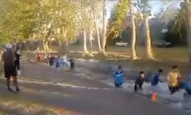 Los chicos de Pillmatun entrenando en el canal.