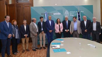 reunion por exportación de manzanas y peras.jpeg