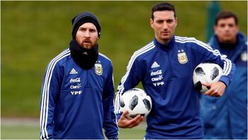 el biografo de messi conto como fue su primer charla con scaloni y que le dio a elegir