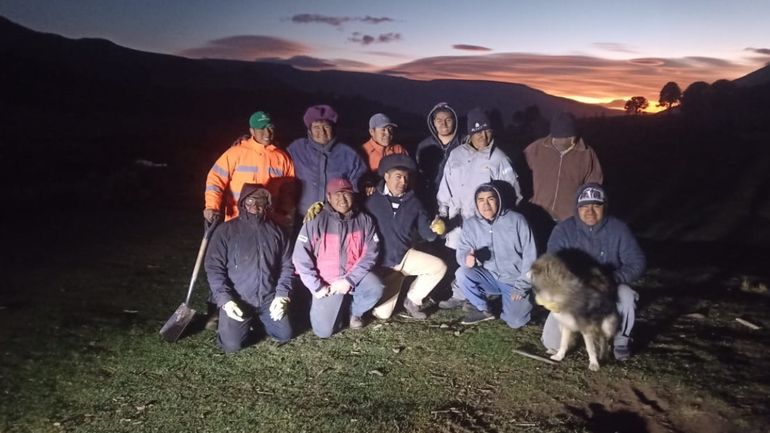 Con palas y alpargatas, vecinos de Caviahue frenaron un feroz incendio