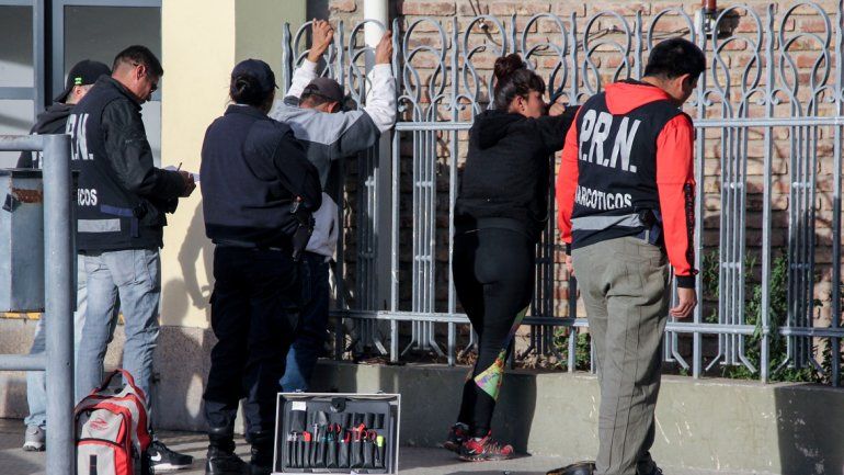 Narcóticos siempre está alerta frente a la actividad de los transas locales.