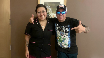 Dos grandes. Maru con Pablito Lescano, previo al show del sábado en la Fiesta de la Manzana.