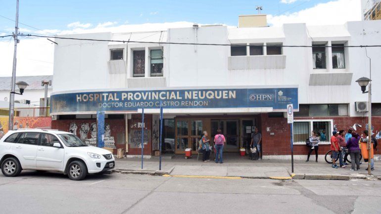 Peleaban por una perra y le dispararon en el abdomen a una joven: está grave