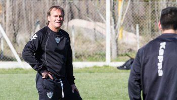 el ruso mete mano en el equipo para visitar al rojo