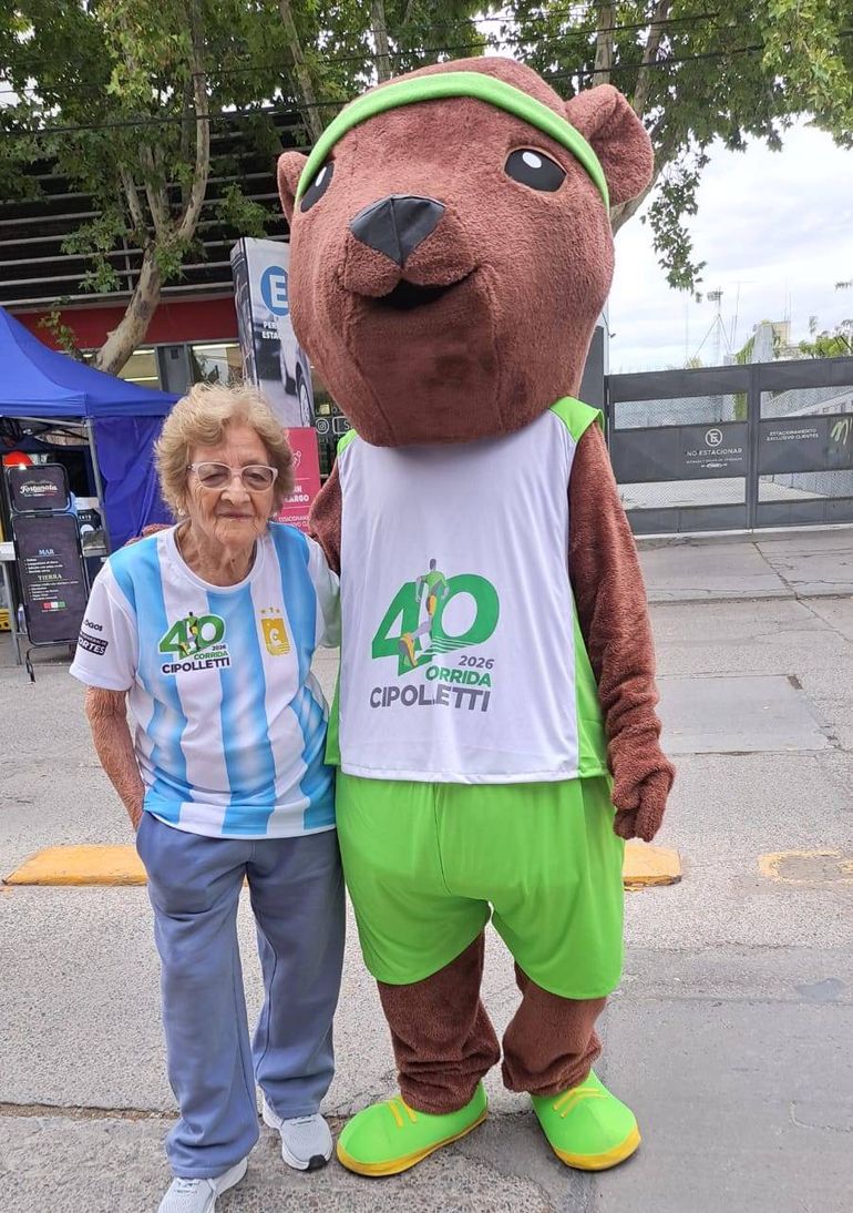 Este viernes posó con la mascota oficial de La Corrida 2026.