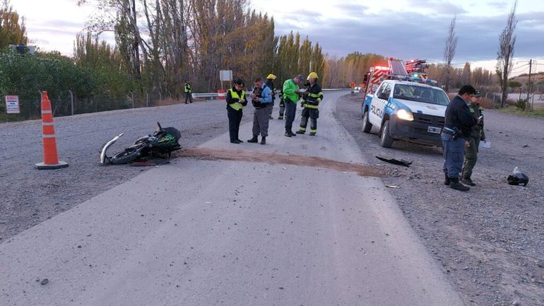 Gendarme resultó gravemente herido tras chocar con su moto