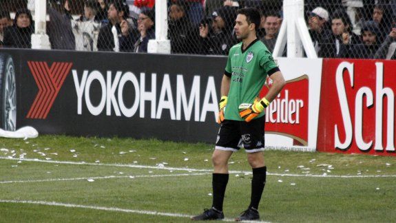 Alasia seguirá en el arco de Cipo, como él y la hinchada lo deseaba.