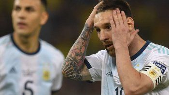 bomba y polemica: messi al banco, contrapunto vignolo y lopez y arden las redes